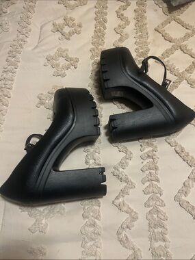 Women’s Black Platform Chunky Heel